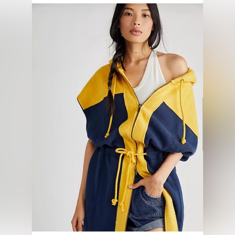 Free People We The Free
Cool Vest Maxi Hood Zip
Sweatshirt Coat Navy/Yellow